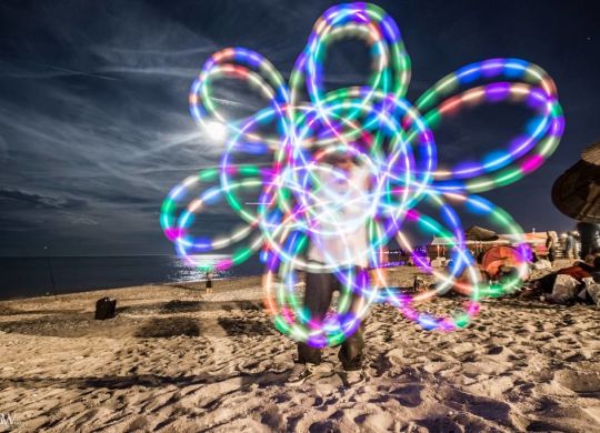 La jonglerie lumineuse : éclairer votre marque lors de l'événement corporate Jonglerie lumineuse - Eklabul Evenements