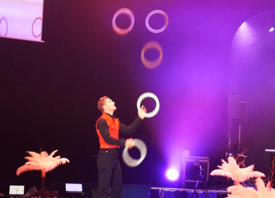 jongle salle étoile 2019 08 - Eklabul evenements