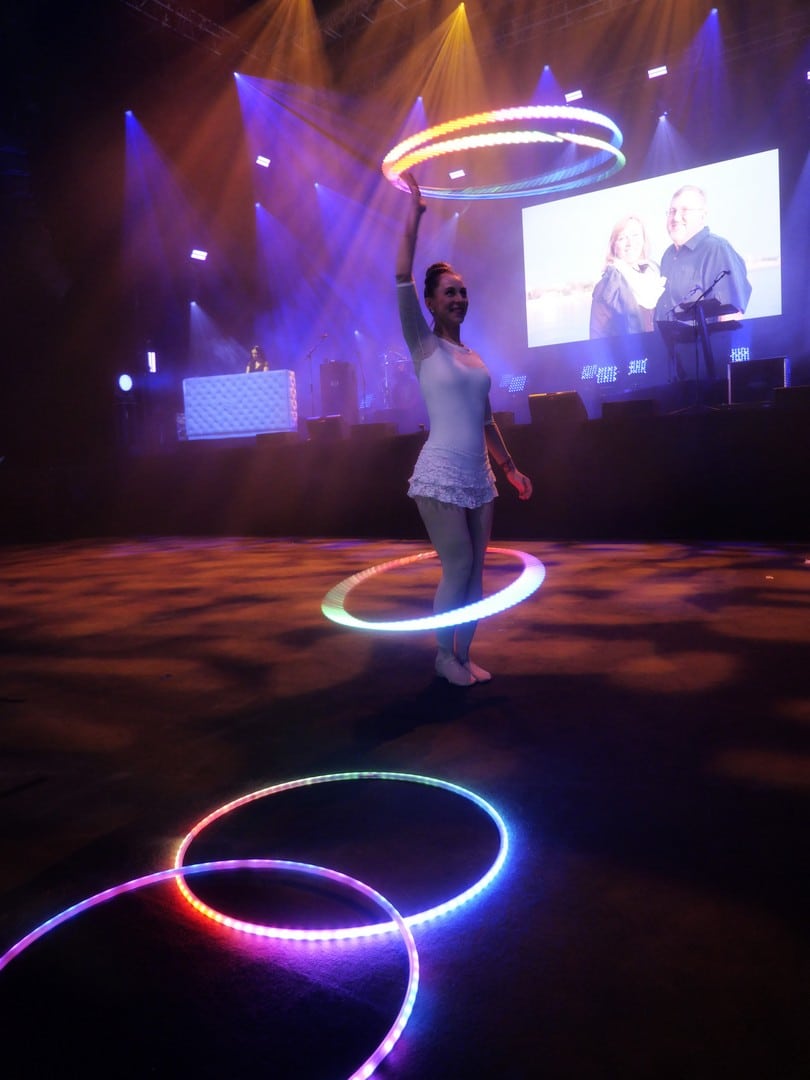 Jongleur avec bolas LED à Lyon - Animations Entreprises