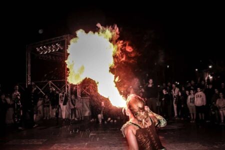 Comment un spectacle de feu peut illuminer votre soirée de comité d'entreprise