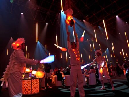 Un gala de charité inoubliable avec des numéros de portés acrobatiques