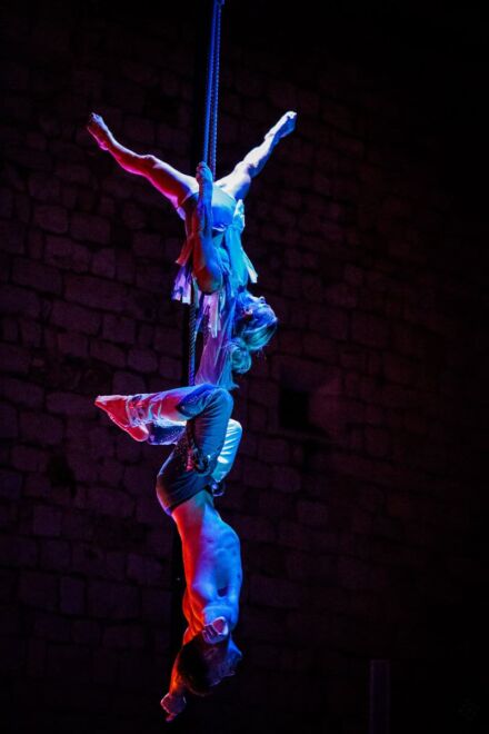 AERIAL TRAPEZE