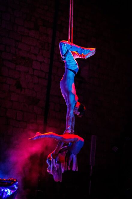 AERIAL TRAPEZE