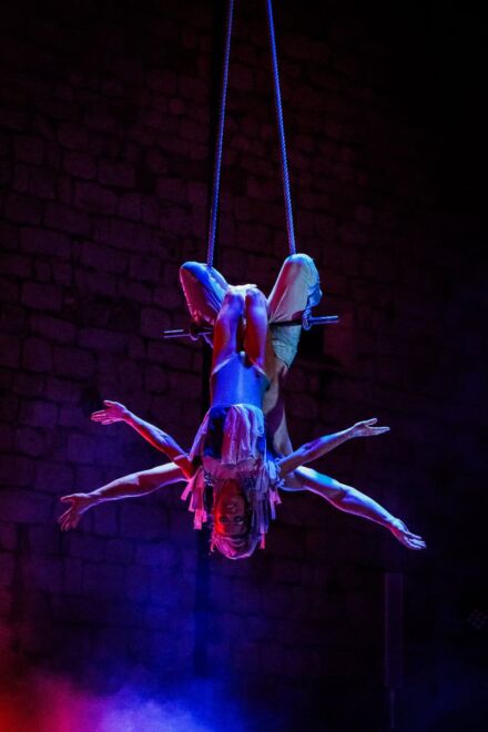 AERIAL TRAPEZE