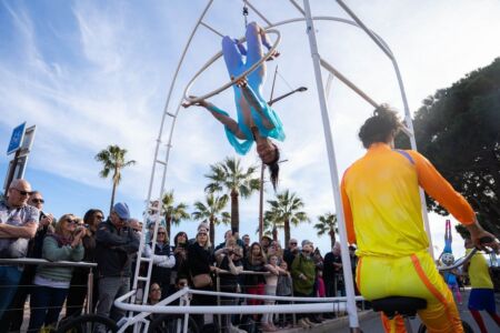 Organiser une soirée d'entreprise inoubliable avec des acrobates aériens