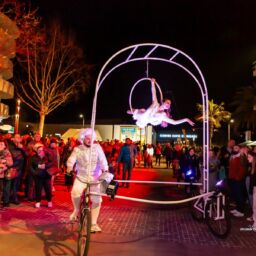 Acrobaties sur vélo : le numéro qui surprend vos invités