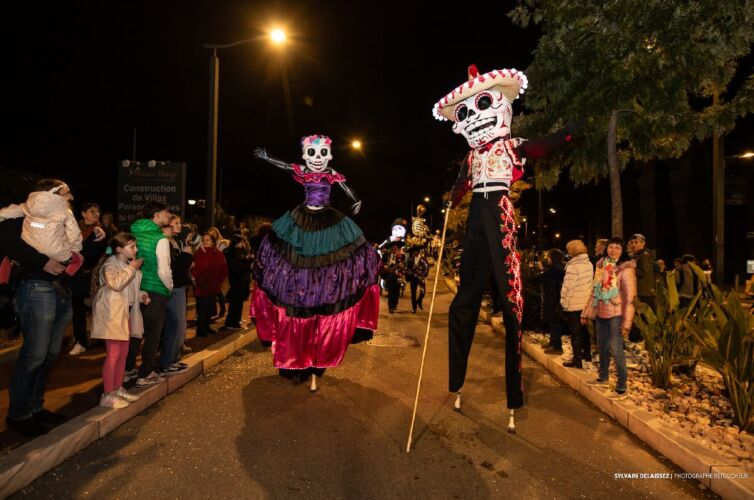 STILT WALKERS